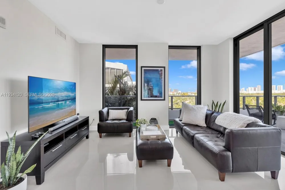2960 NE 207 St #810 Aventura, FL 33180