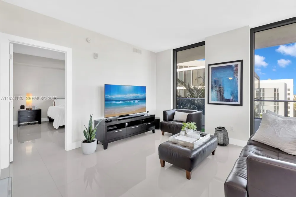 2960 NE 207 St #810 Aventura, FL 33180