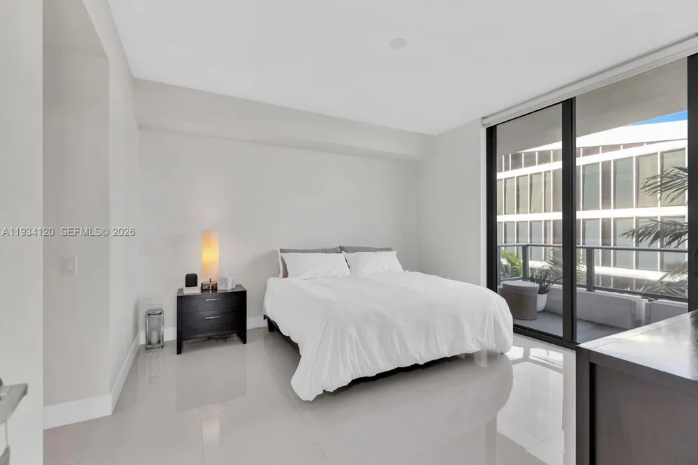 2960 NE 207 St #810 Aventura, FL 33180
