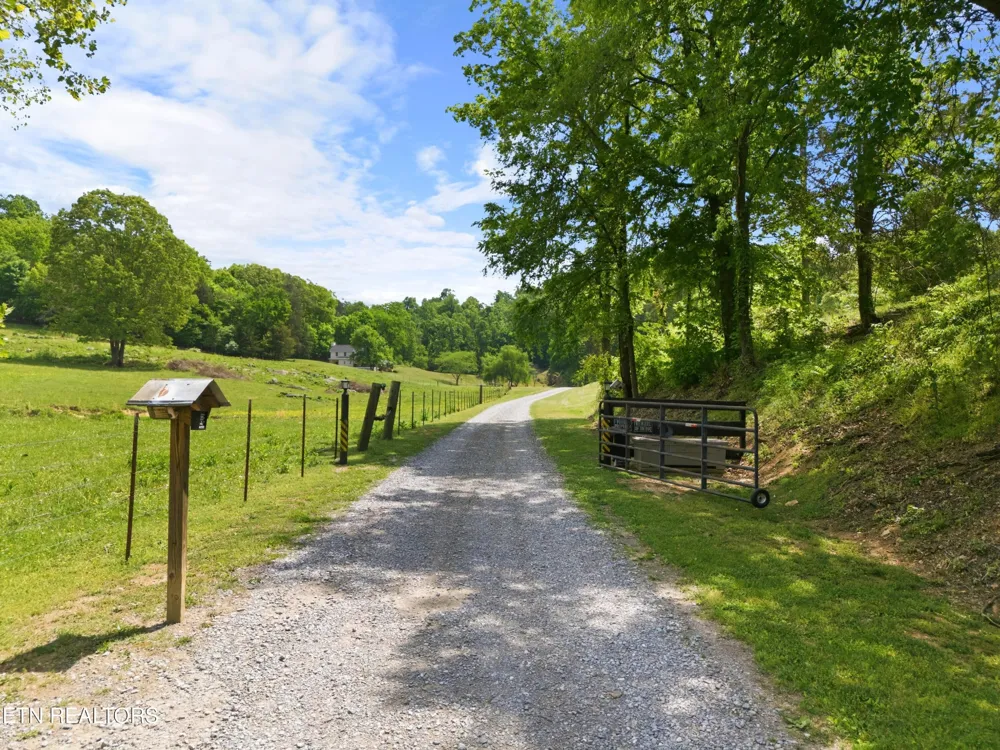 1913 E Union Valley Rd Seymour, TN 37865