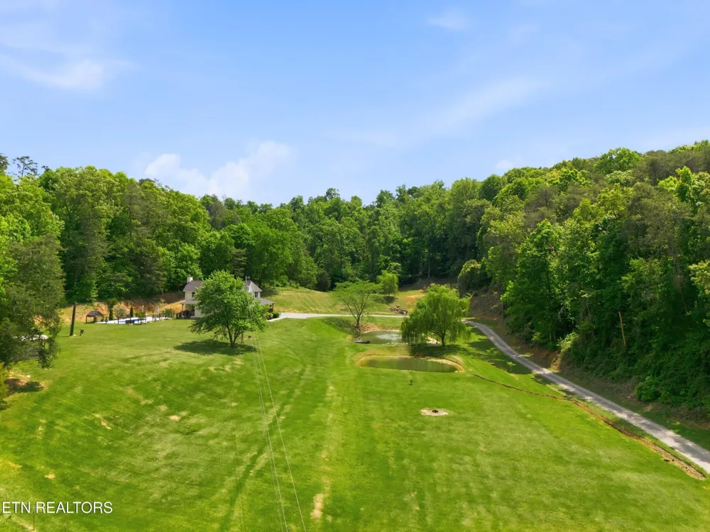 1913 E Union Valley Rd Seymour, TN 37865