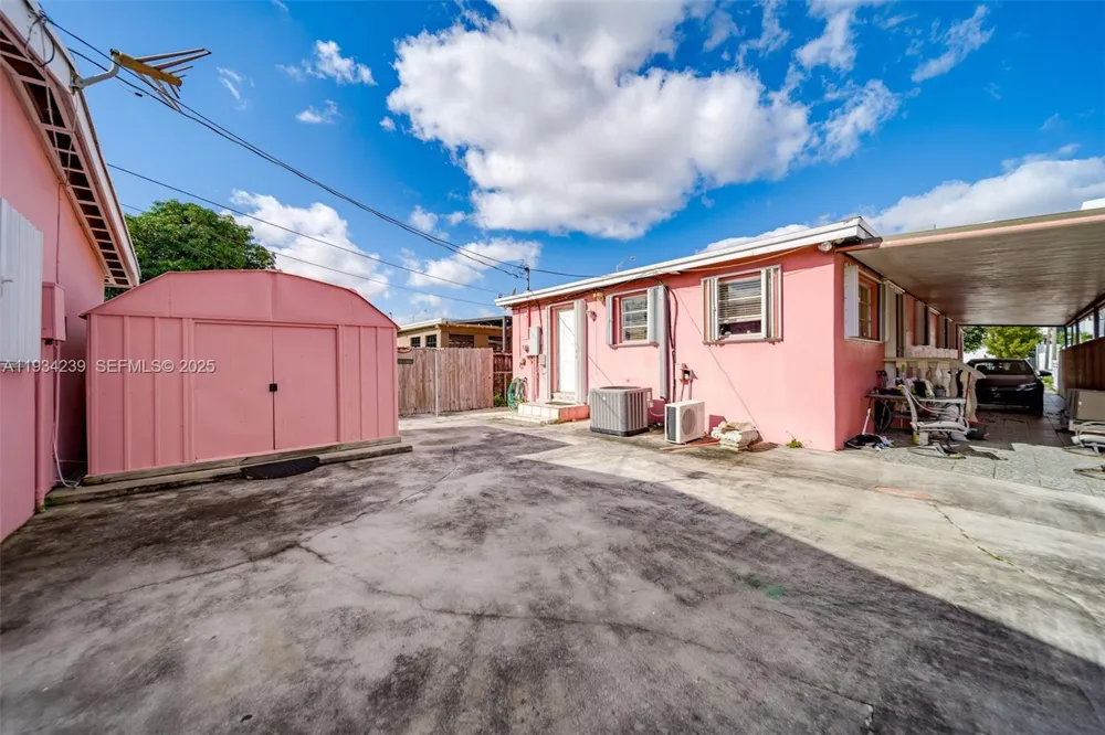 854 E 24th St Hialeah, FL 33013