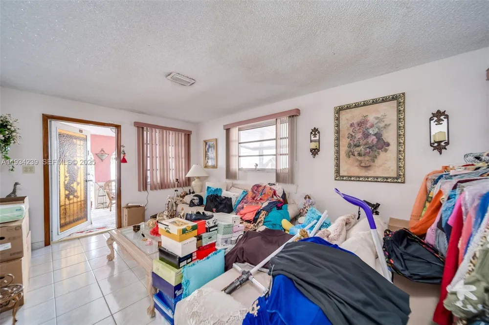 854 E 24th St Hialeah, FL 33013