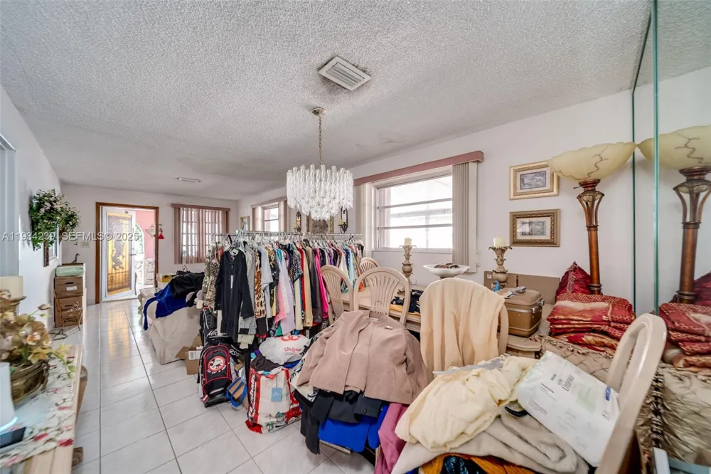 854 E 24th St Hialeah, FL 33013