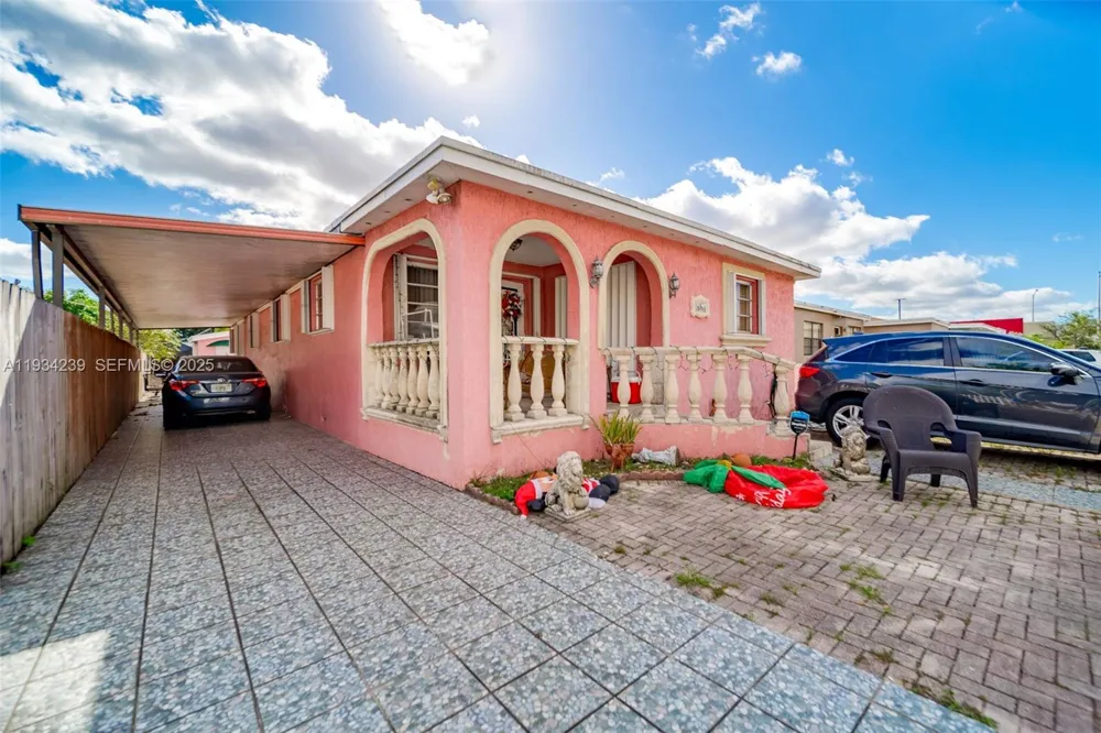 854 E 24th St Hialeah, FL 33013