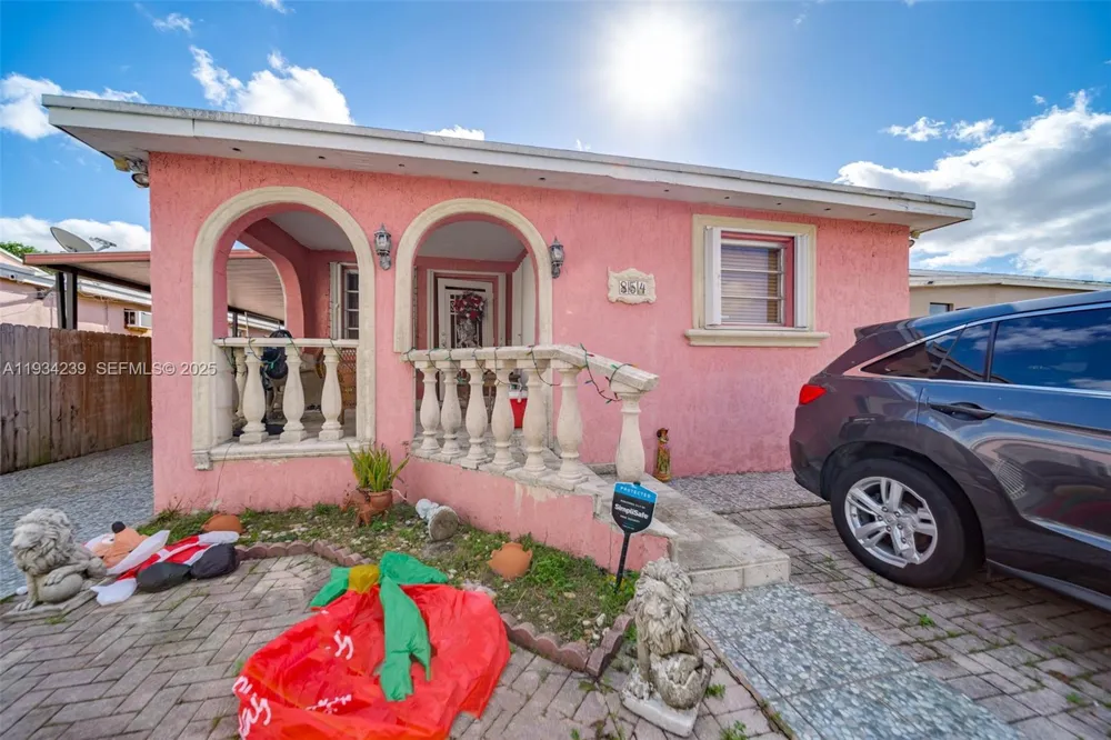 854 E 24th St Hialeah, FL 33013