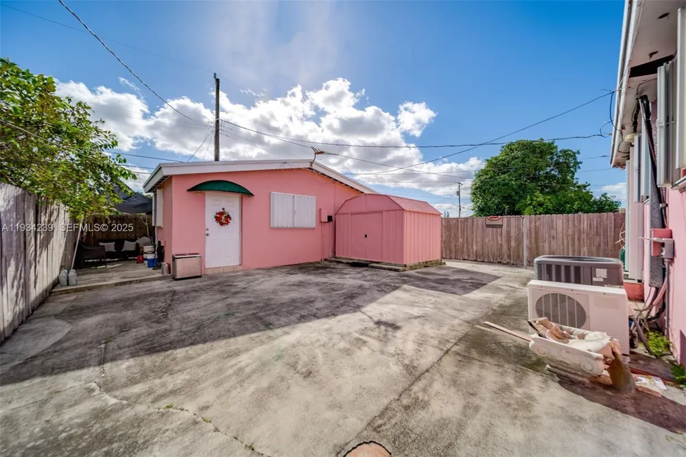 854 E 24th St Hialeah, FL 33013