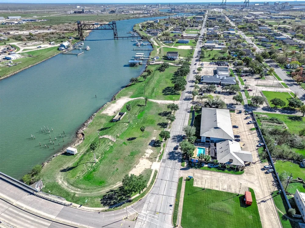 1024 W 2nd Street Freeport, TX 77541