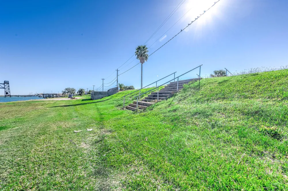 1024 W 2nd Street Freeport, TX 77541