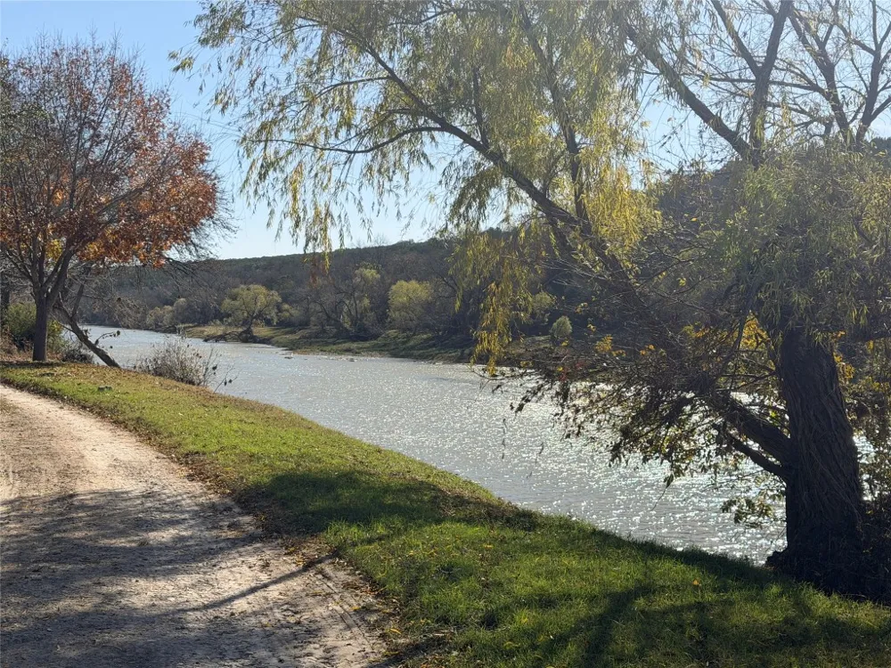151 North River Road Lampasas, TX 76550