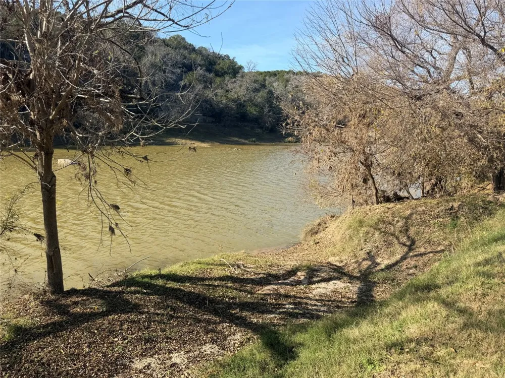 151 North River Road Lampasas, TX 76550
