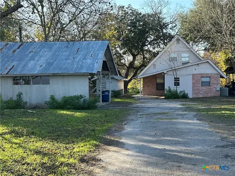 882 Buerger Lane