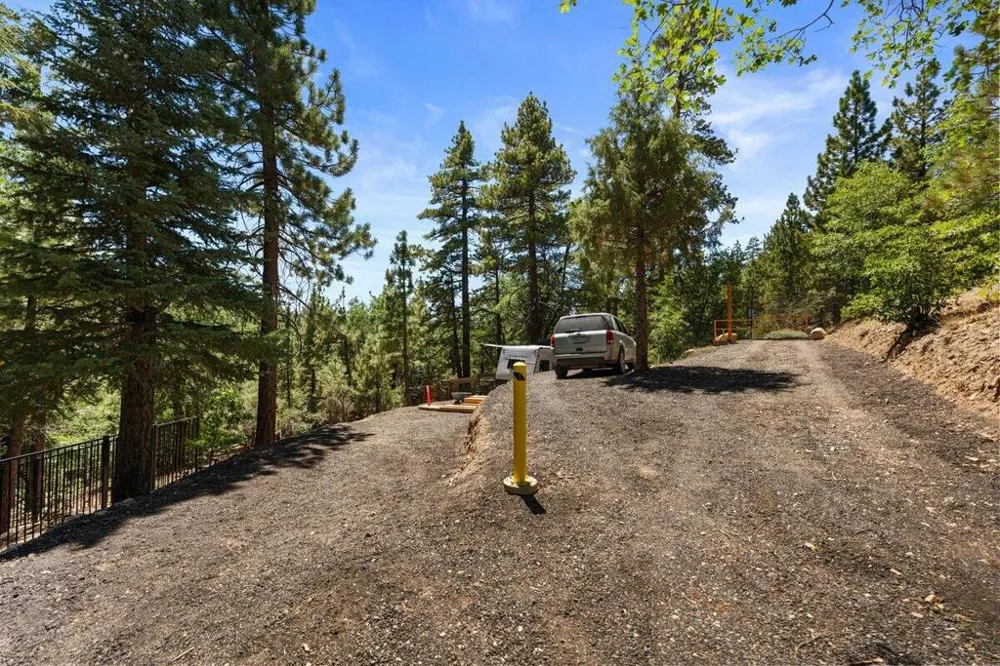 1275 Fawnskin Drive Fawnskin, CA 92333