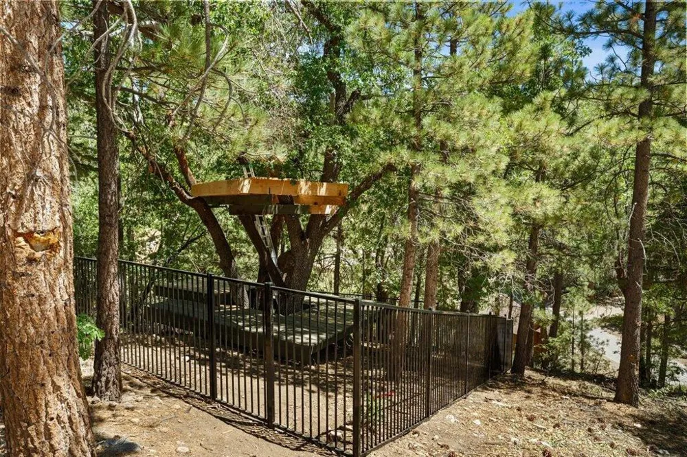 1275 Fawnskin Drive Fawnskin, CA 92333