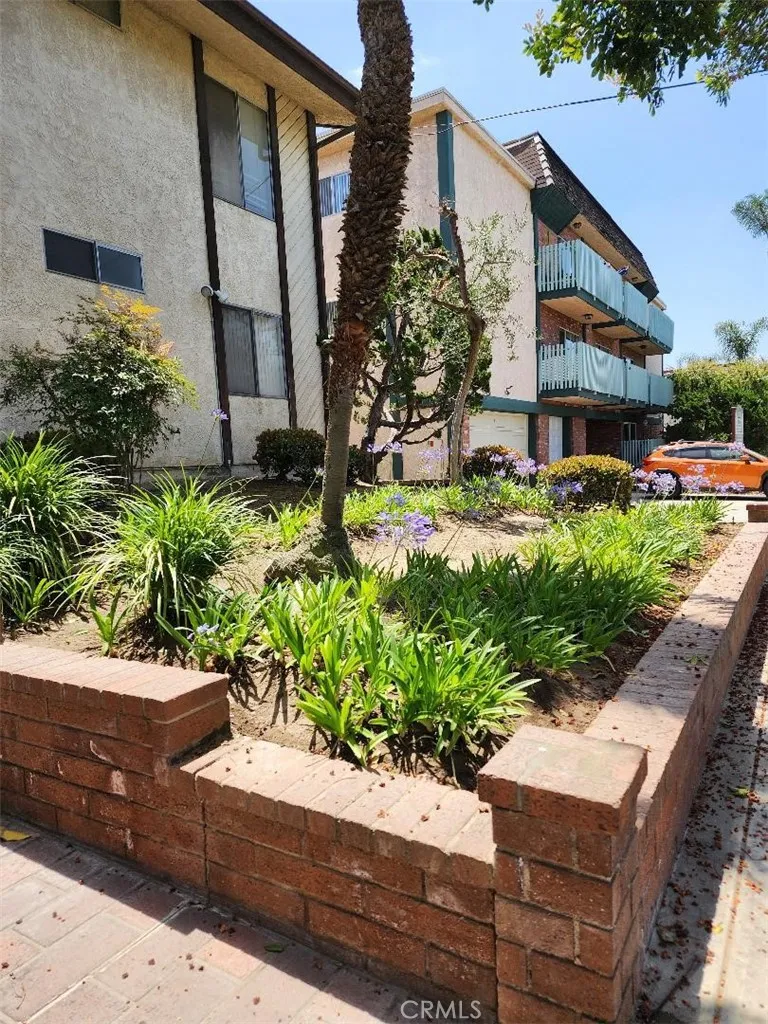 15116 S RAYMOND AVENUE #104