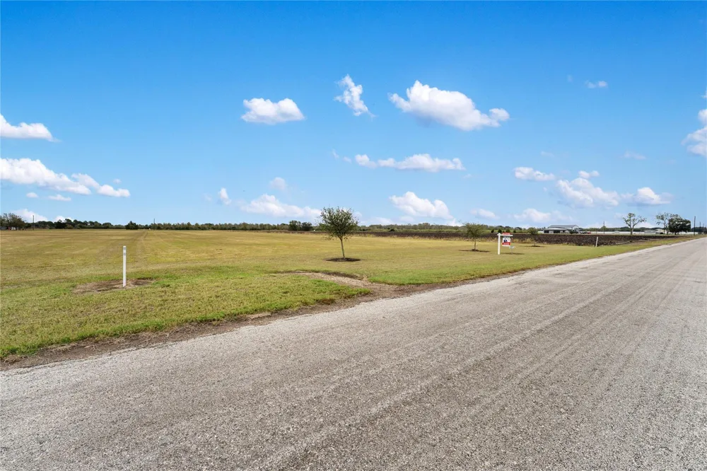 3 Neal Rd Beasley, TX 77417