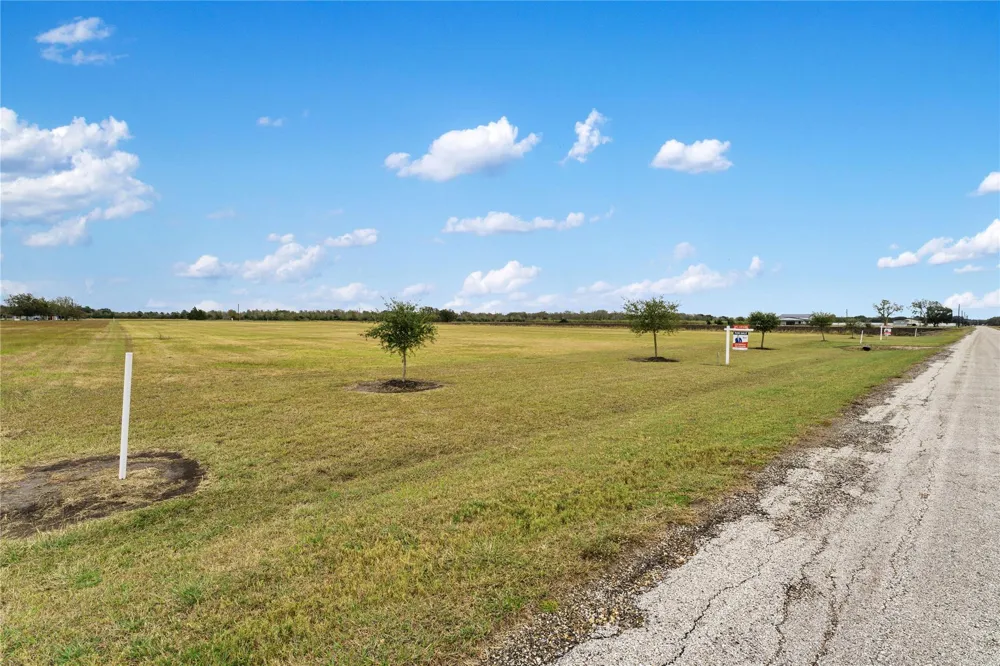 3 Neal Rd Beasley, TX 77417