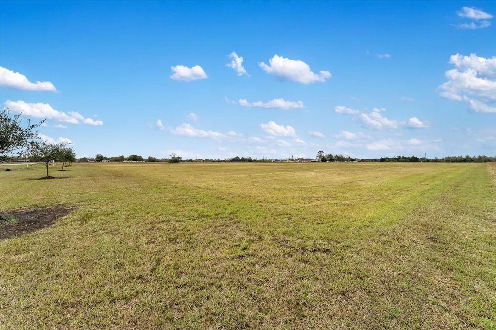 3 Neal Rd Beasley, TX 77417