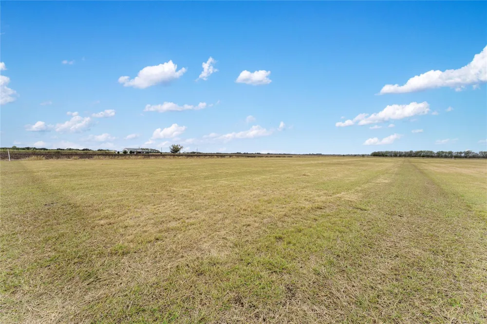 3 Neal Rd Beasley, TX 77417