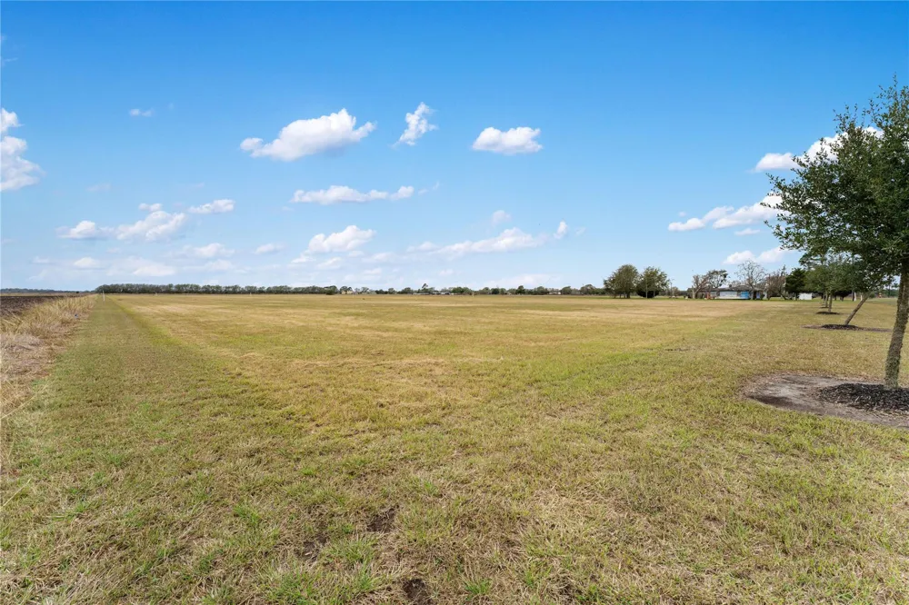 3 Neal Rd Beasley, TX 77417