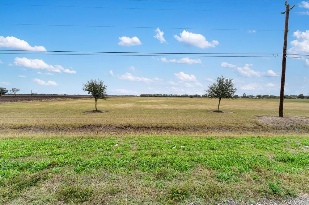 3 Neal Rd Beasley, TX 77417