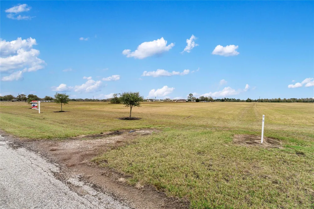 2 Neal Rd Beasley, TX 77417