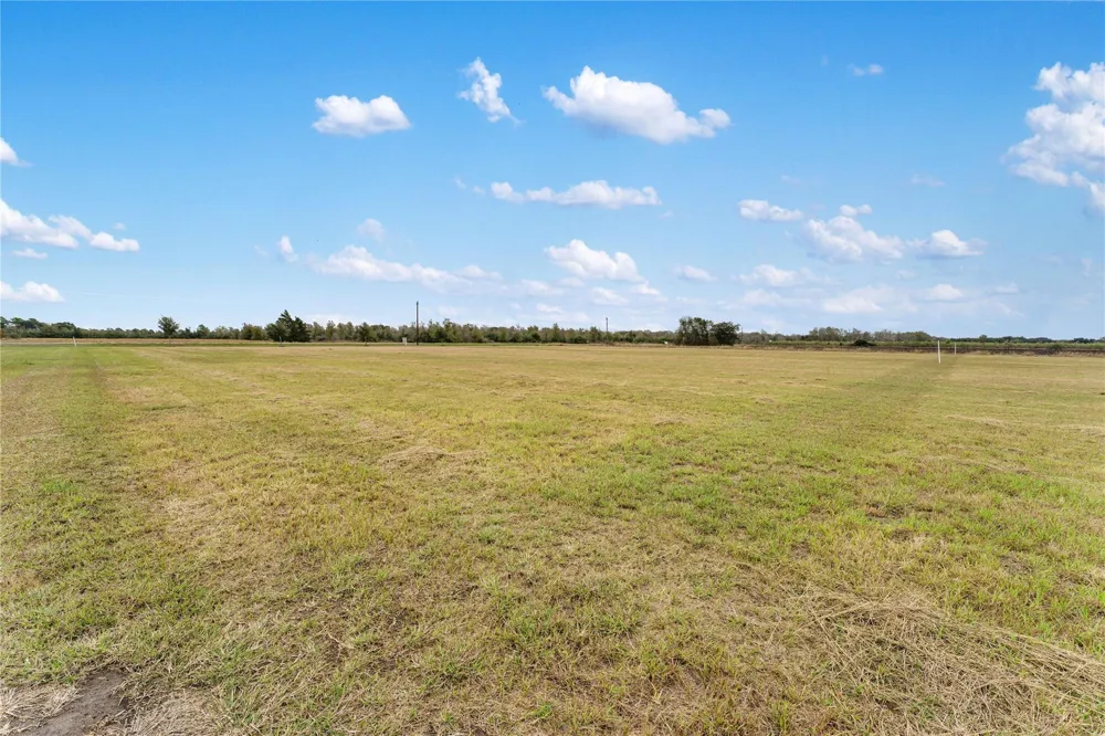 2 Neal Rd Beasley, TX 77417