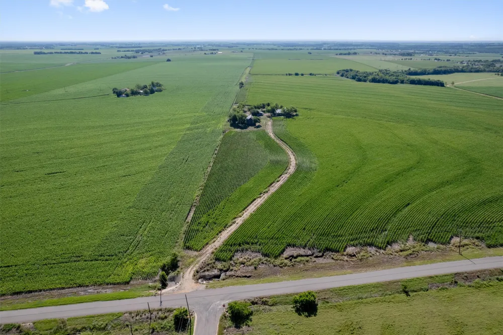 1701 County Road 424 Taylor, TX 76574