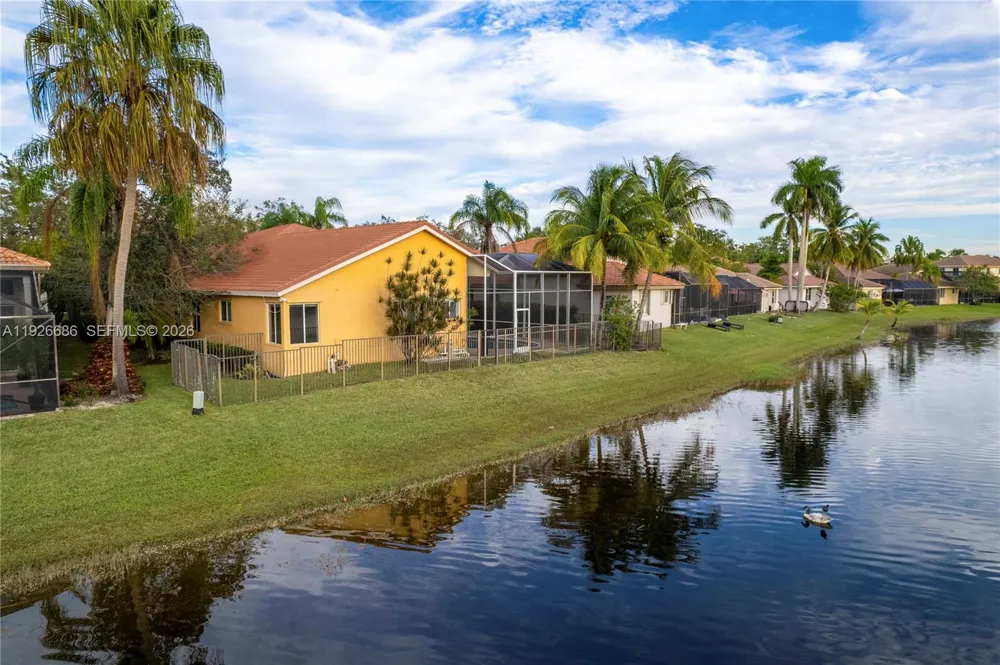 2893 Oakbrook Dr Weston, FL 33332