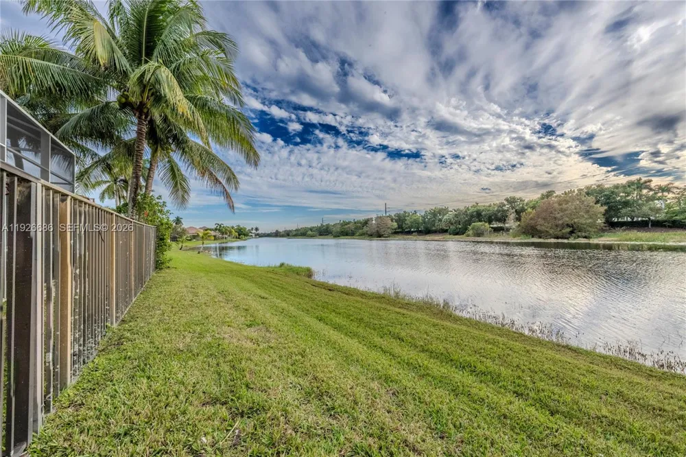 2893 Oakbrook Dr Weston, FL 33332