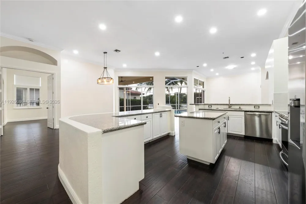 2893 Oakbrook Dr Weston, FL 33332