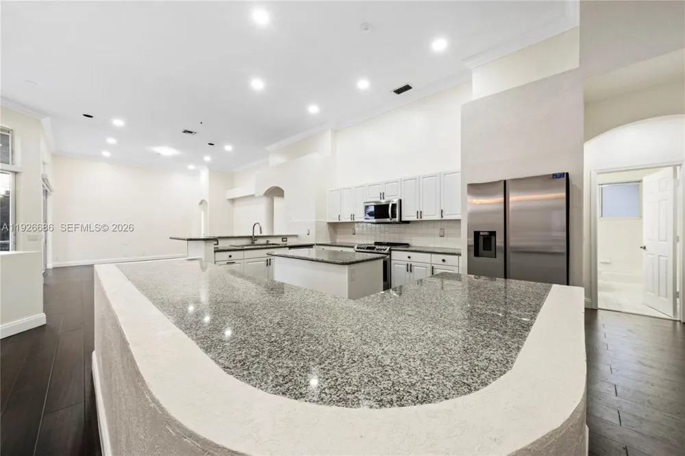 2893 Oakbrook Dr Weston, FL 33332