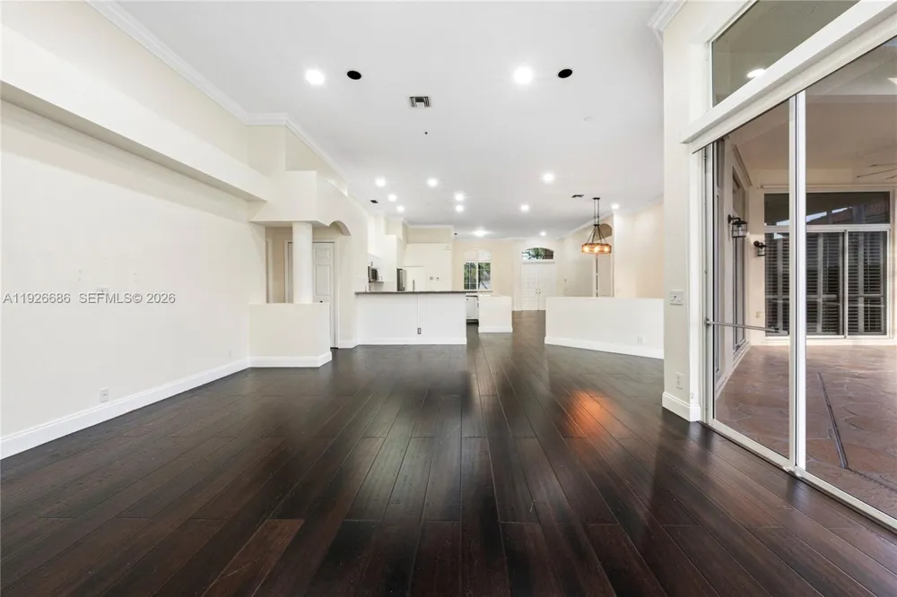 2893 Oakbrook Dr Weston, FL 33332