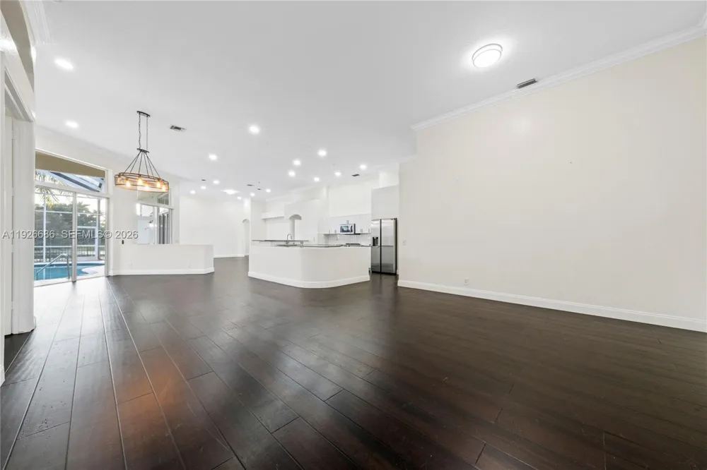 2893 Oakbrook Dr Weston, FL 33332