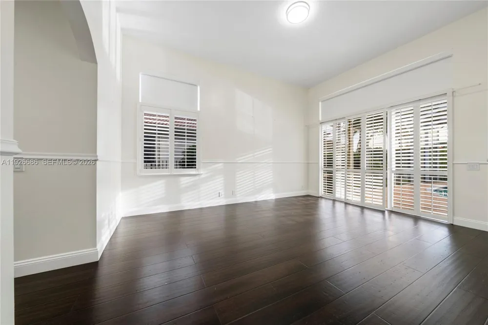 2893 Oakbrook Dr Weston, FL 33332