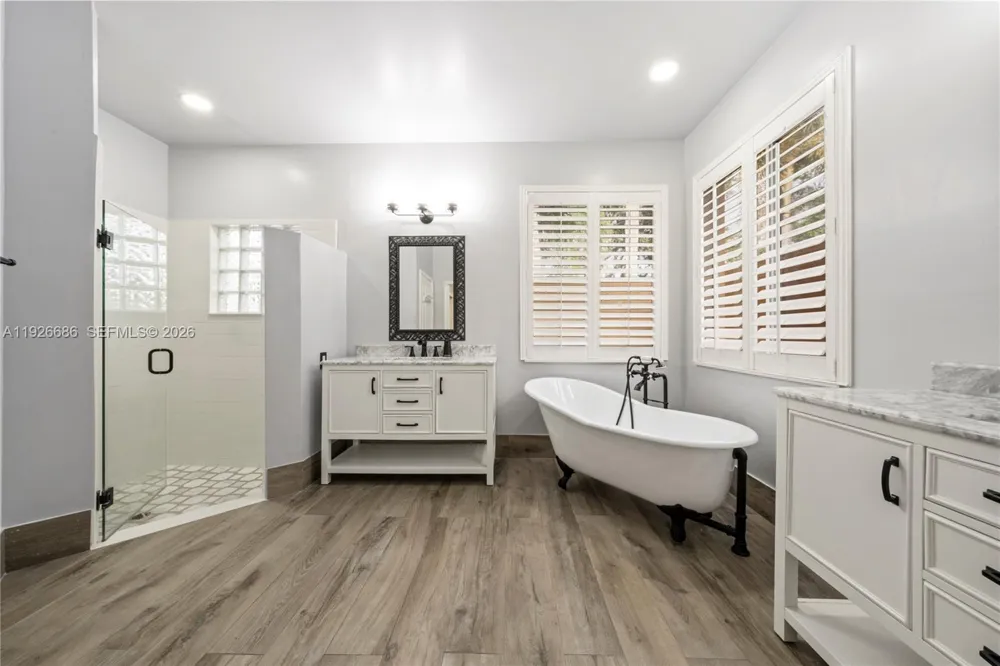 2893 Oakbrook Dr Weston, FL 33332
