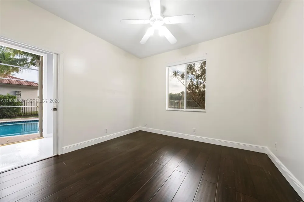 2893 Oakbrook Dr Weston, FL 33332