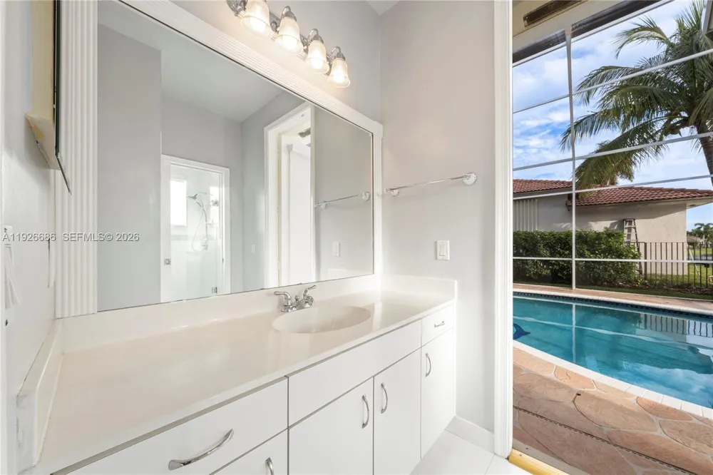 2893 Oakbrook Dr Weston, FL 33332