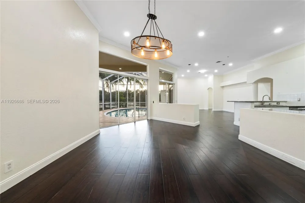 2893 Oakbrook Dr Weston, FL 33332