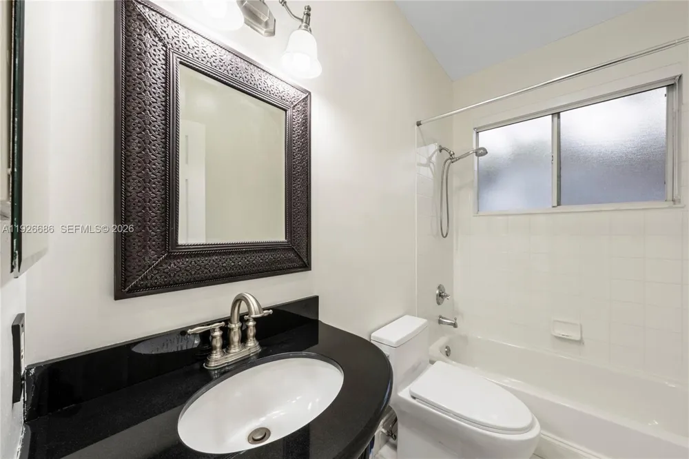 2893 Oakbrook Dr Weston, FL 33332