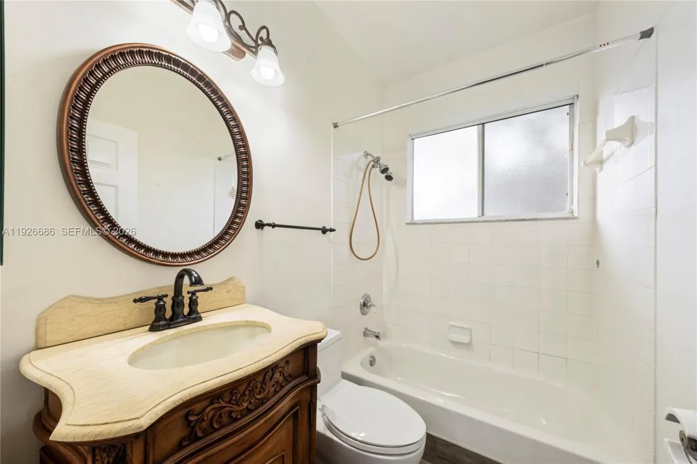 2893 Oakbrook Dr Weston, FL 33332