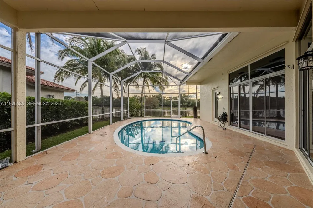2893 Oakbrook Dr Weston, FL 33332