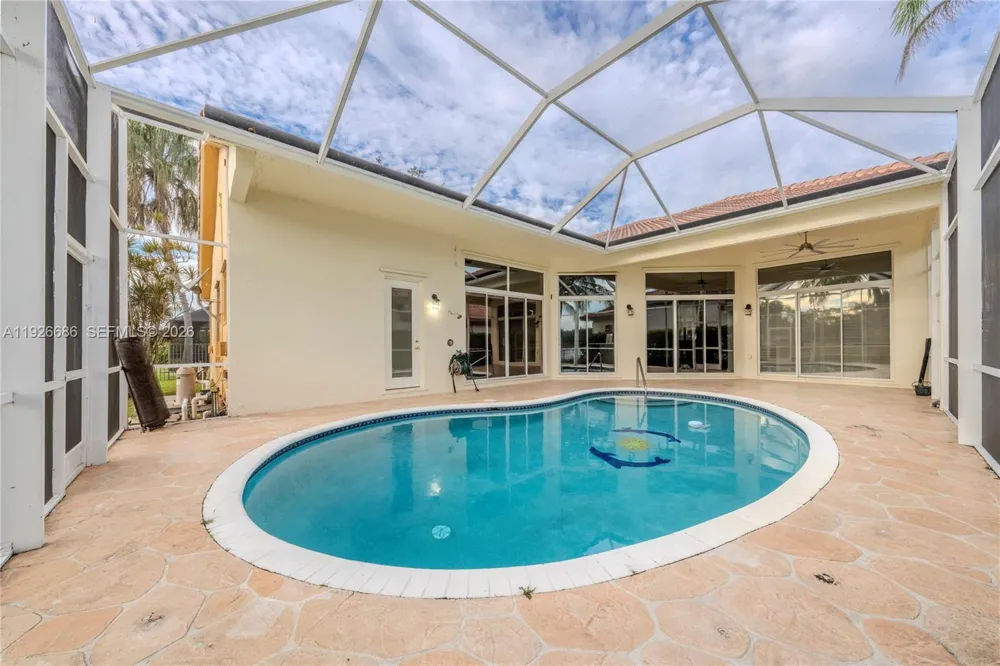 2893 Oakbrook Dr Weston, FL 33332
