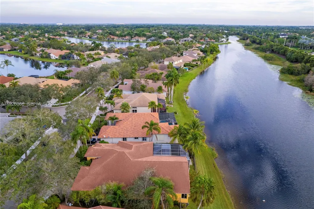2893 Oakbrook Dr Weston, FL 33332