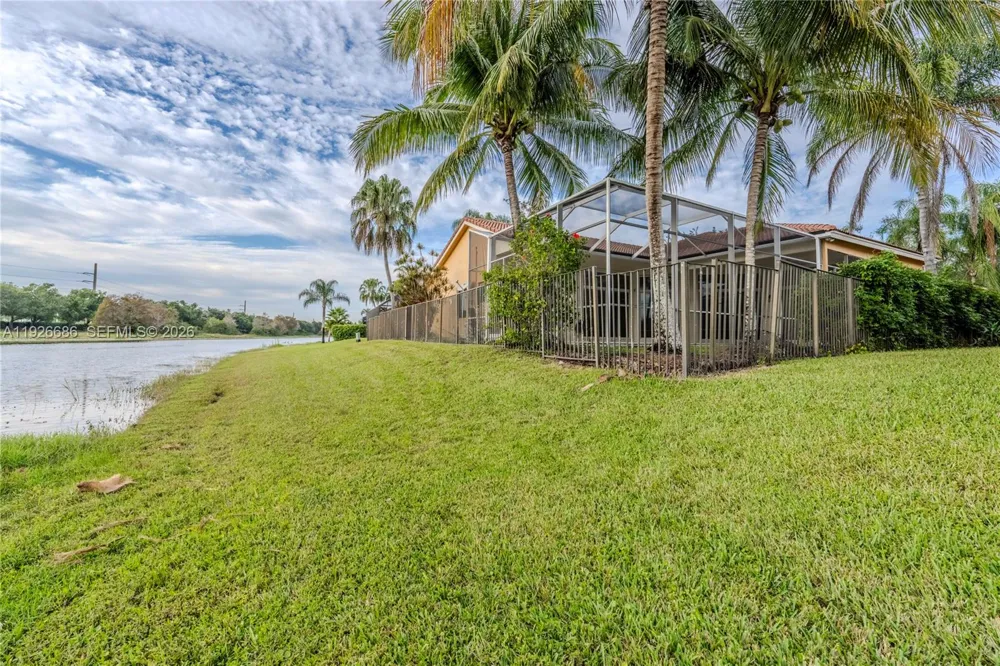 2893 Oakbrook Dr Weston, FL 33332