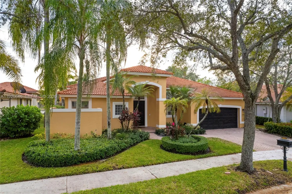 2893 Oakbrook Dr Weston, FL 33332