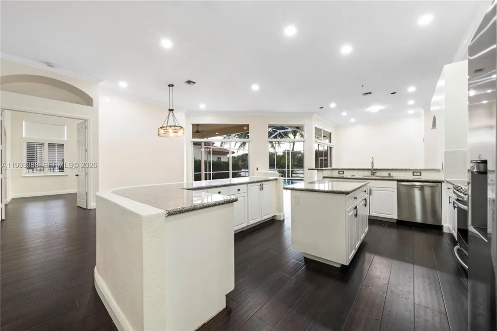 2893 Oakbrook Dr Weston, FL 33332