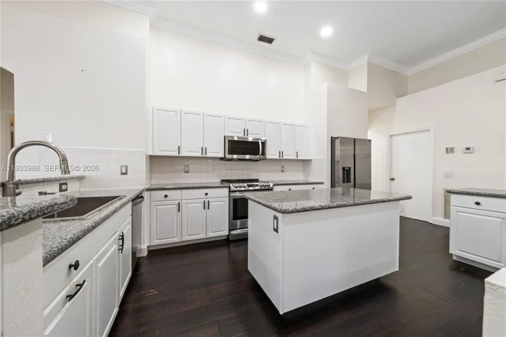 2893 Oakbrook Dr Weston, FL 33332