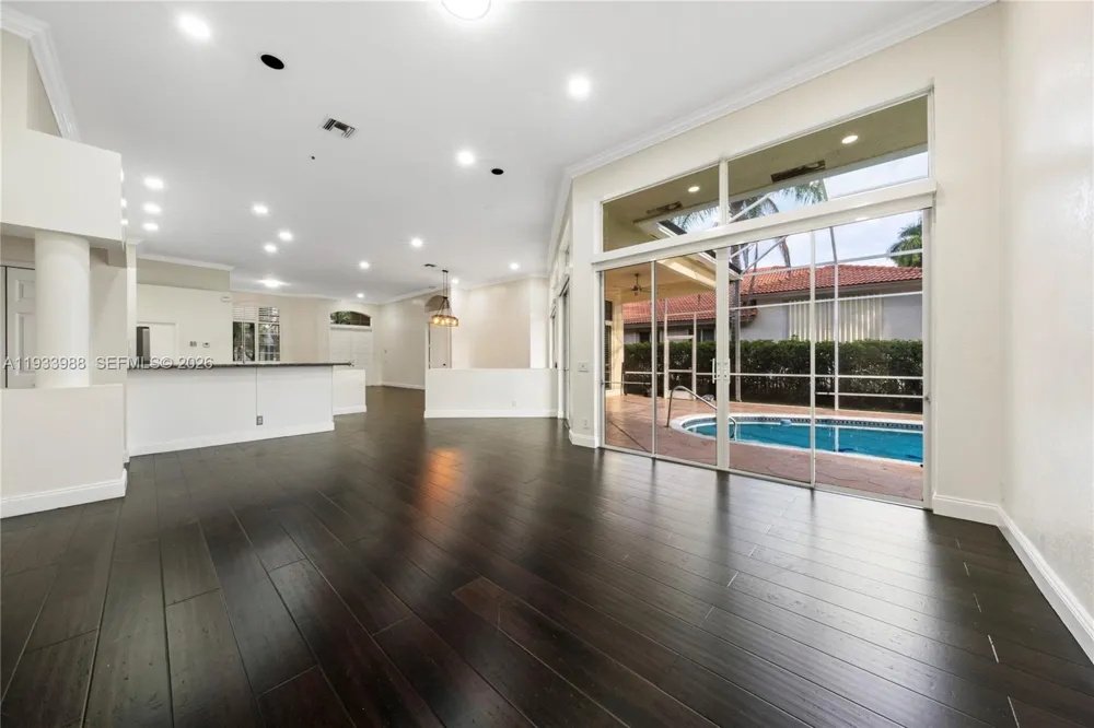 2893 Oakbrook Dr Weston, FL 33332