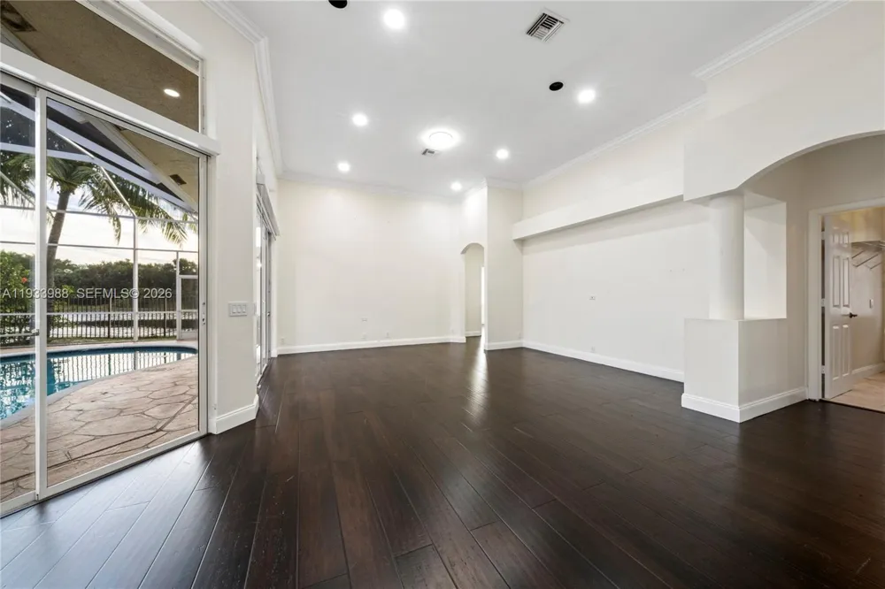 2893 Oakbrook Dr Weston, FL 33332